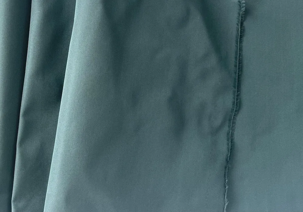 Crisp Elegant Shadowed Teal Silk Taffeta (Made in Italy)