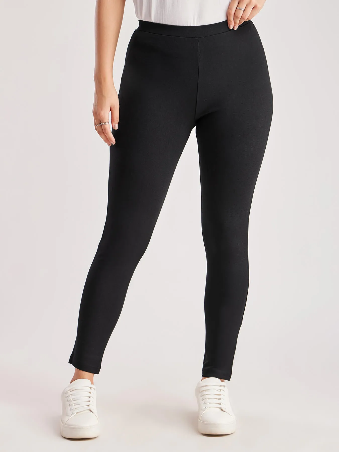 LivIn Leggings - Black